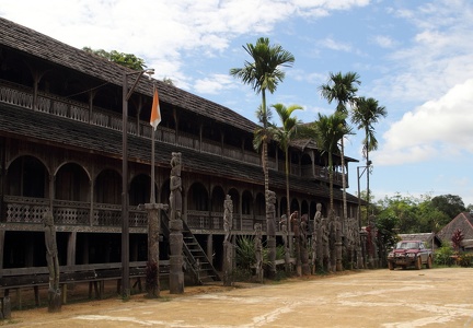Dayak de la rivière Mahakam : maison longue