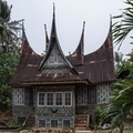 sumatra - environs bukit tinggi - maison des dayaks Minang