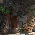 Mentawai : sacs à dos locaux et paniers de nuit pour les poussins