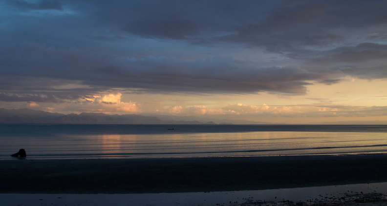 Moluques  ile de Halmahera : coucher de soleil 