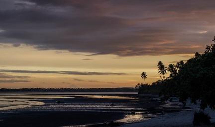 Moluques  ile de Halmahera : coucher de soleil 