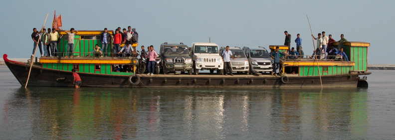 ferry enlisé sur le Brahmapoutre