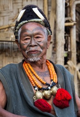 Nagaland :  tribu Konyak - guerrier ayant décapité 3 personnes