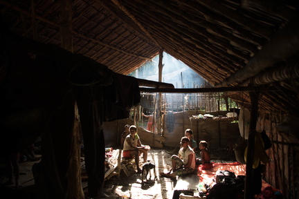 Korowai 2ème village : intérieur de la maison des invités
