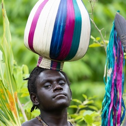 Bougainville : danse des  initiés dans la culture Uppe 