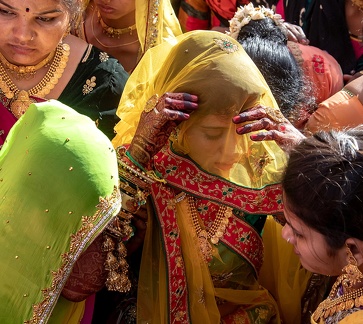 village de Khadol : 2ème mariage - désespoir de la mariée qui quitte sa famille