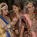 Ahmedabad : mariage dans quartier pauvre lors de la nuit de Holika - danseuses
