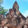 Banteay Srei - la citadelle des femmes  :fronton du gopura est
