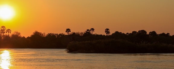 coucher de soleil sur le zambèze