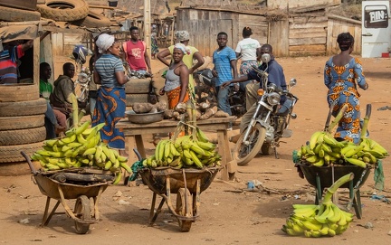 marché de Man : étal de bananes