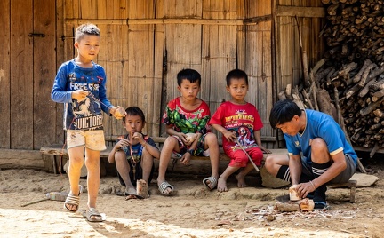 sur le Mékong : chez les hmongs