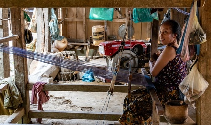village Thai Lue de Ban Nayang : tissage