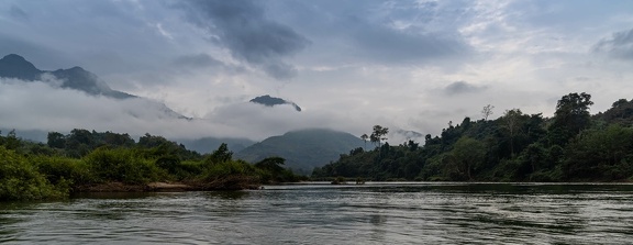 rivière Nam Ou : brume du matin