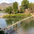 Luang Prabang : pont sur un affluent du Mékong