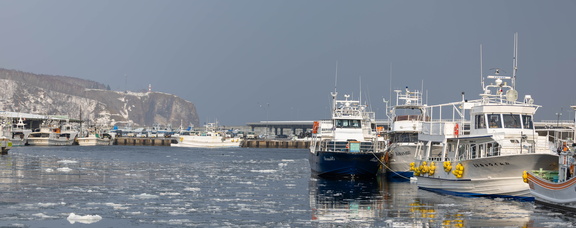 glaçons dans le port près de la péninsule de Shiretoko