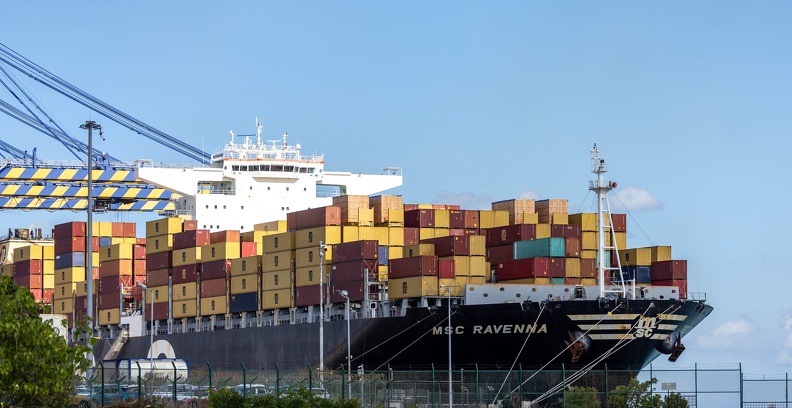 rivulet terre rouge : vue sur le port container