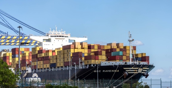 rivulet terre rouge : vue sur le port container