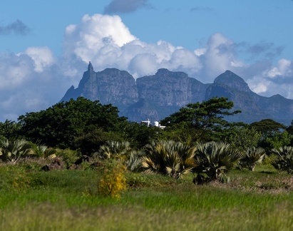 vue du golf du mont choisy :  Le Pieter Both montagne