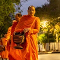 Luang Prabang : offrande aux moines - Tak bat